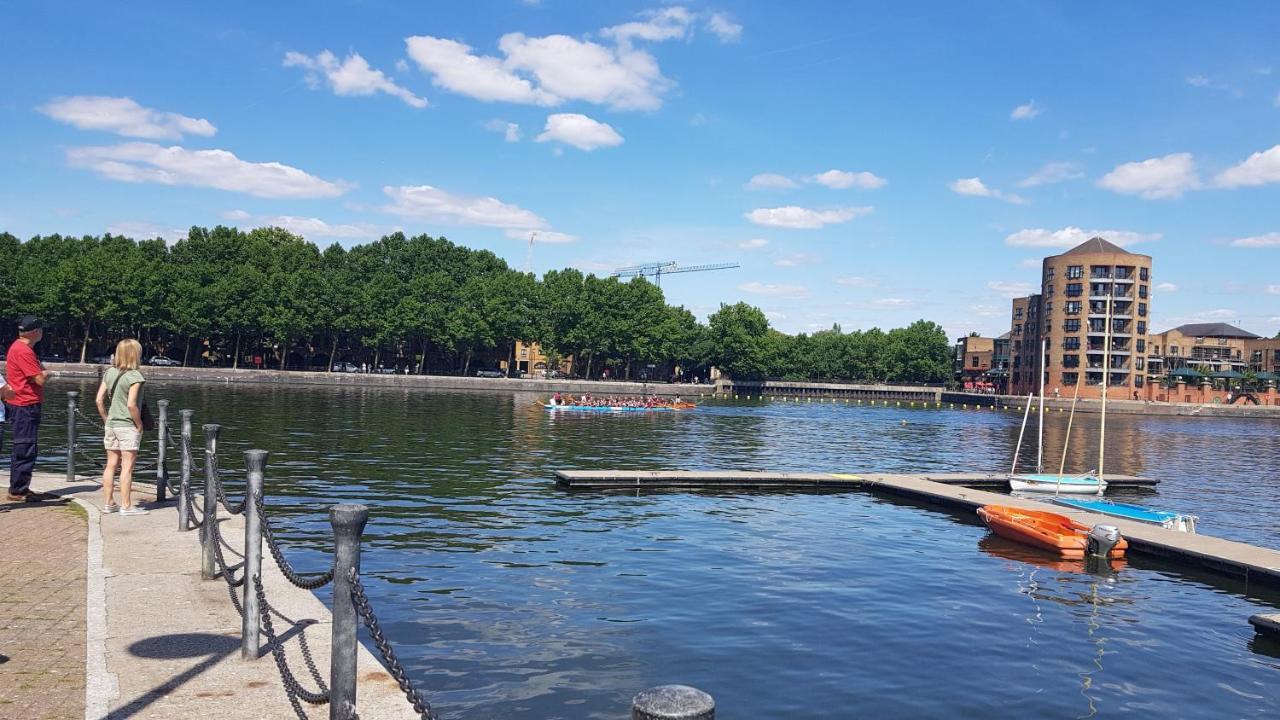 Stunning Massive Bedroom +Direct Thames River View Londra Exterior foto