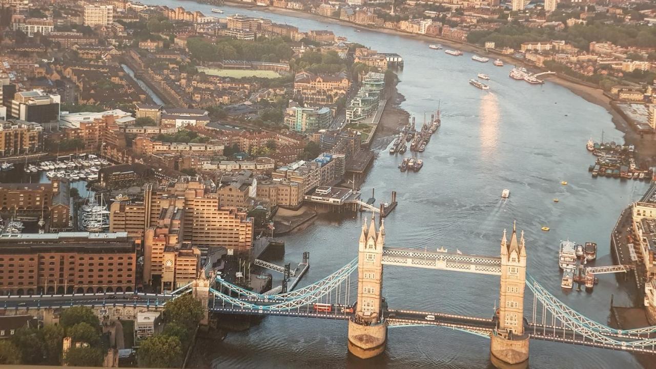 Stunning Massive Bedroom +Direct Thames River View Londra Exterior foto