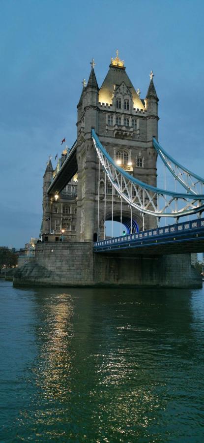Stunning Massive Bedroom +Direct Thames River View Londra Exterior foto