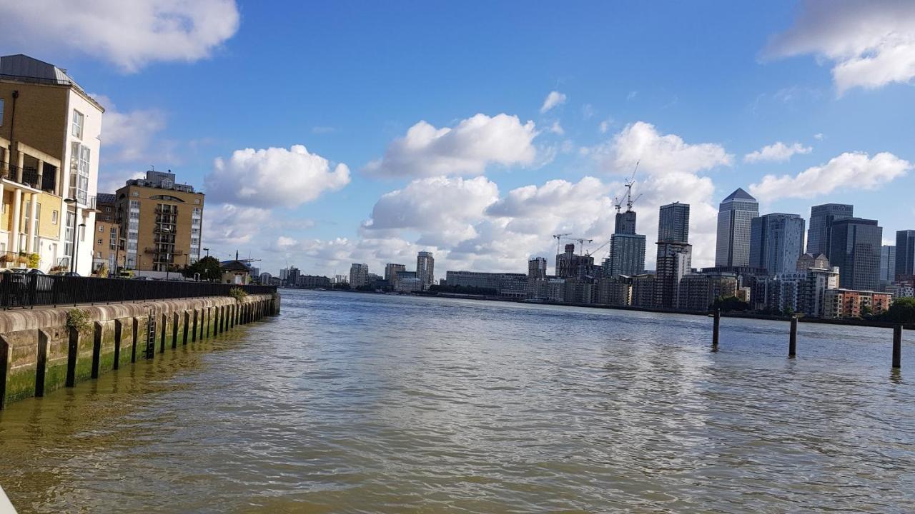 Stunning Massive Bedroom +Direct Thames River View Londra Exterior foto