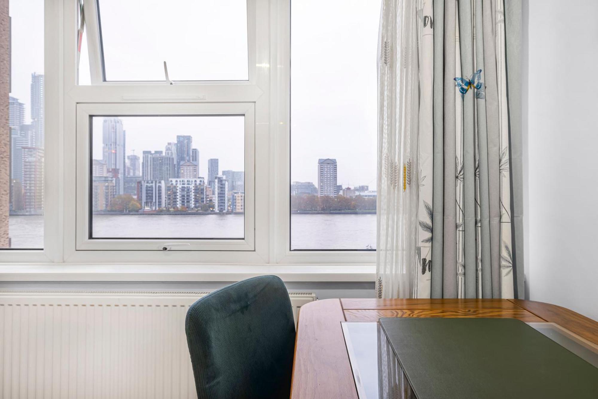 Stunning Massive Bedroom +Direct Thames River View Londra Exterior foto