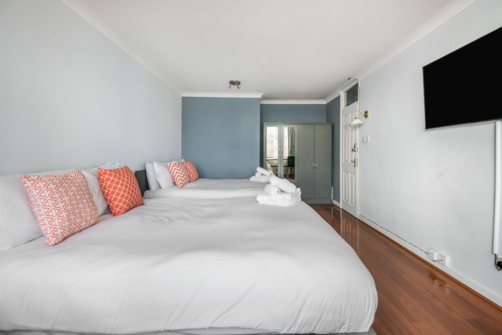 Stunning Massive Bedroom +Direct Thames River View Londra Exterior foto