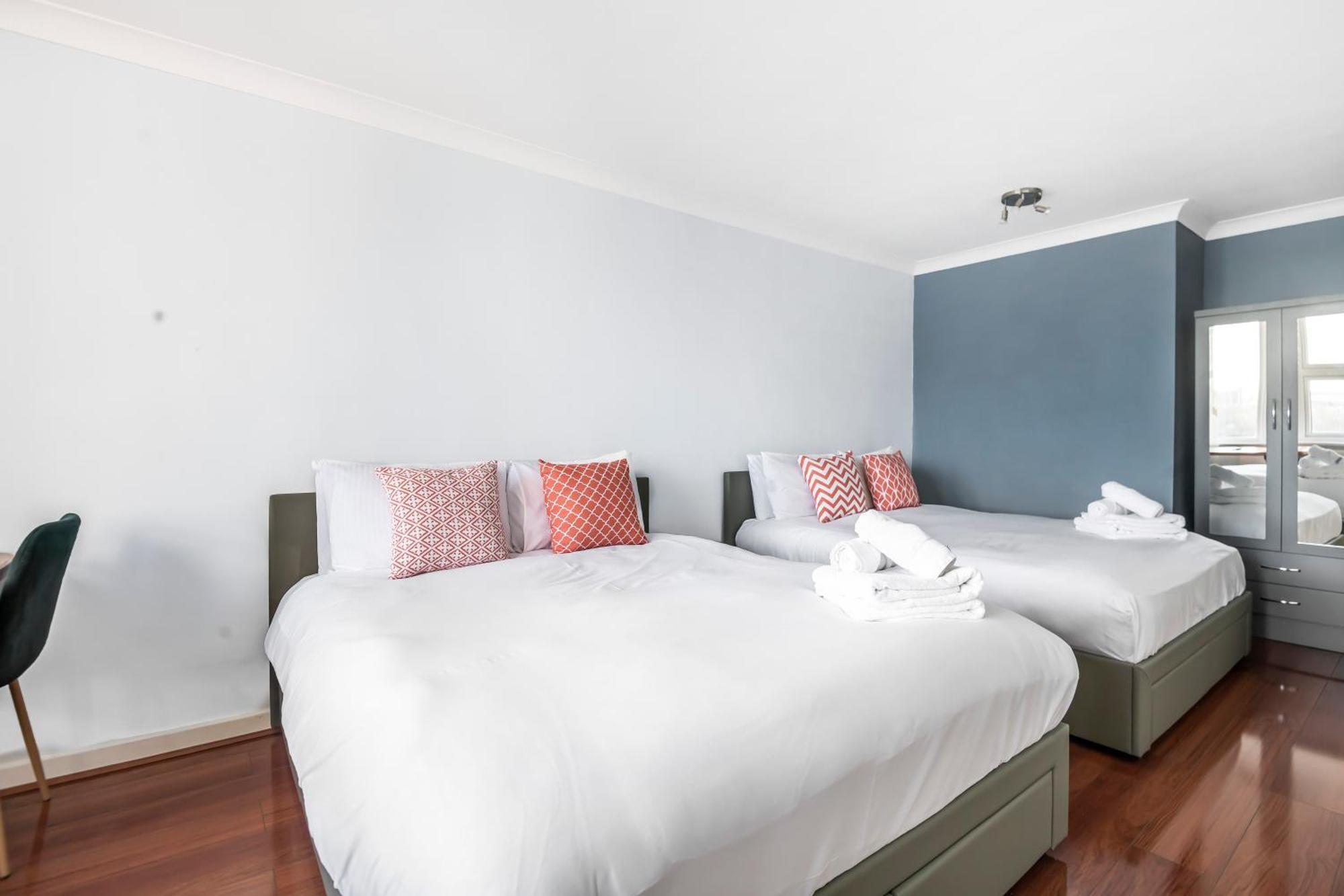 Stunning Massive Bedroom +Direct Thames River View Londra Exterior foto