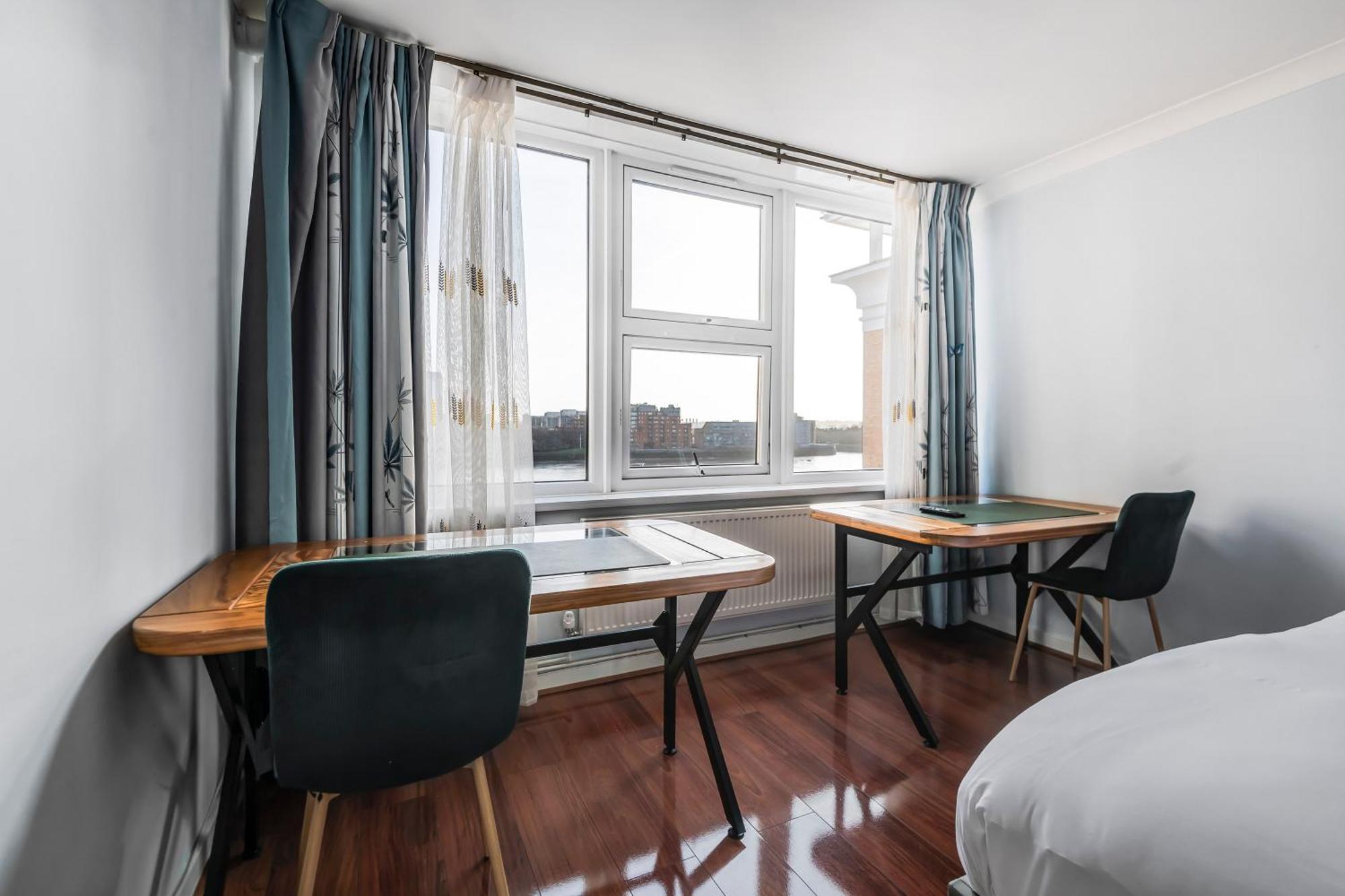 Stunning Massive Bedroom +Direct Thames River View Londra Exterior foto